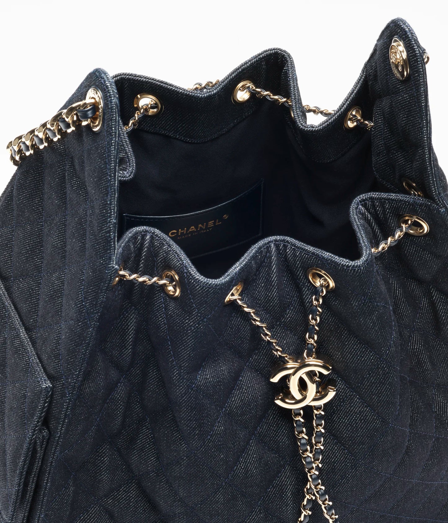 CHANEL 25 MEDIUM HANDBAG   Denim & Gold-Tone Metal  Dark Blue