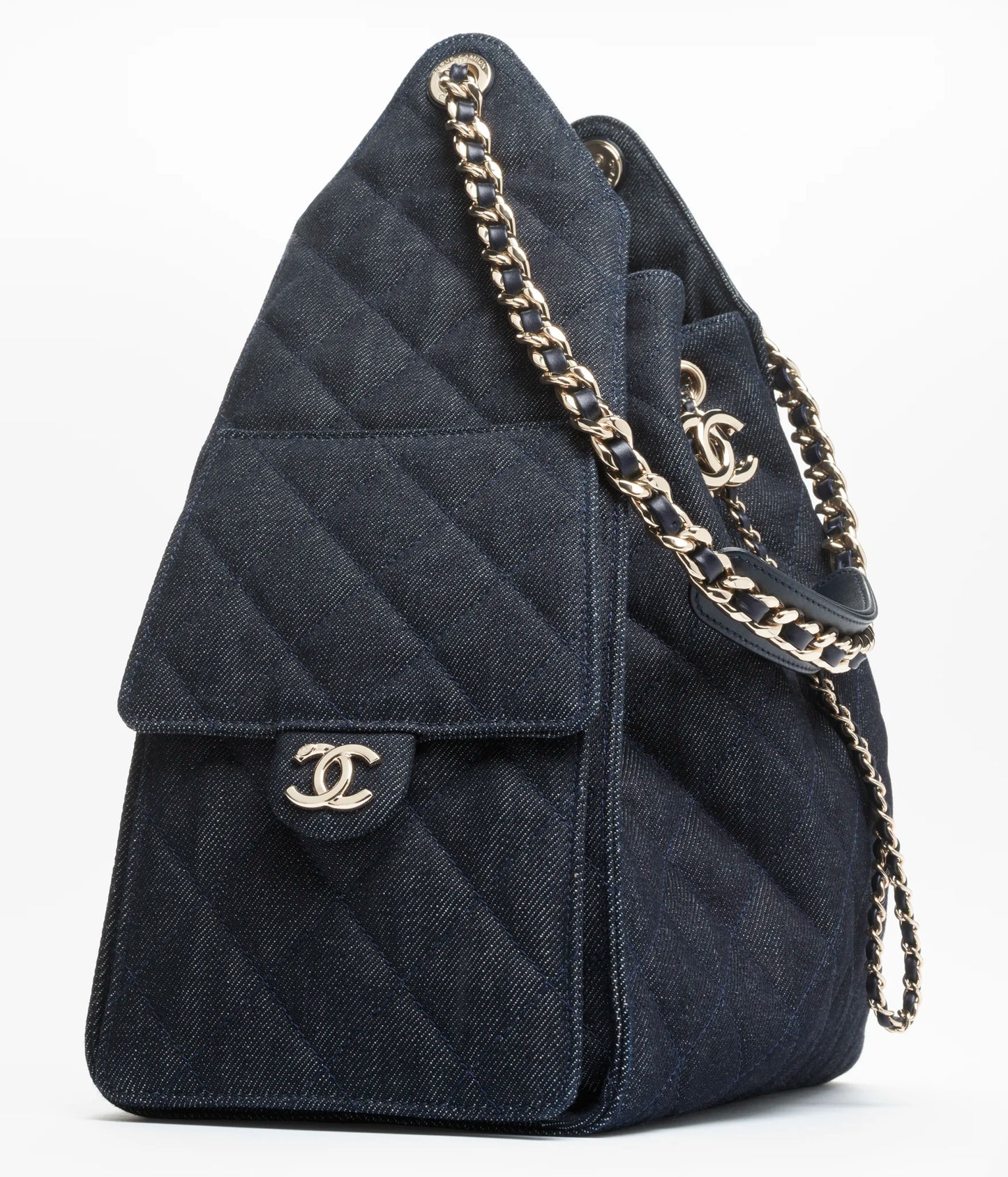 CHANEL 25 MEDIUM HANDBAG   Denim & Gold-Tone Metal  Dark Blue