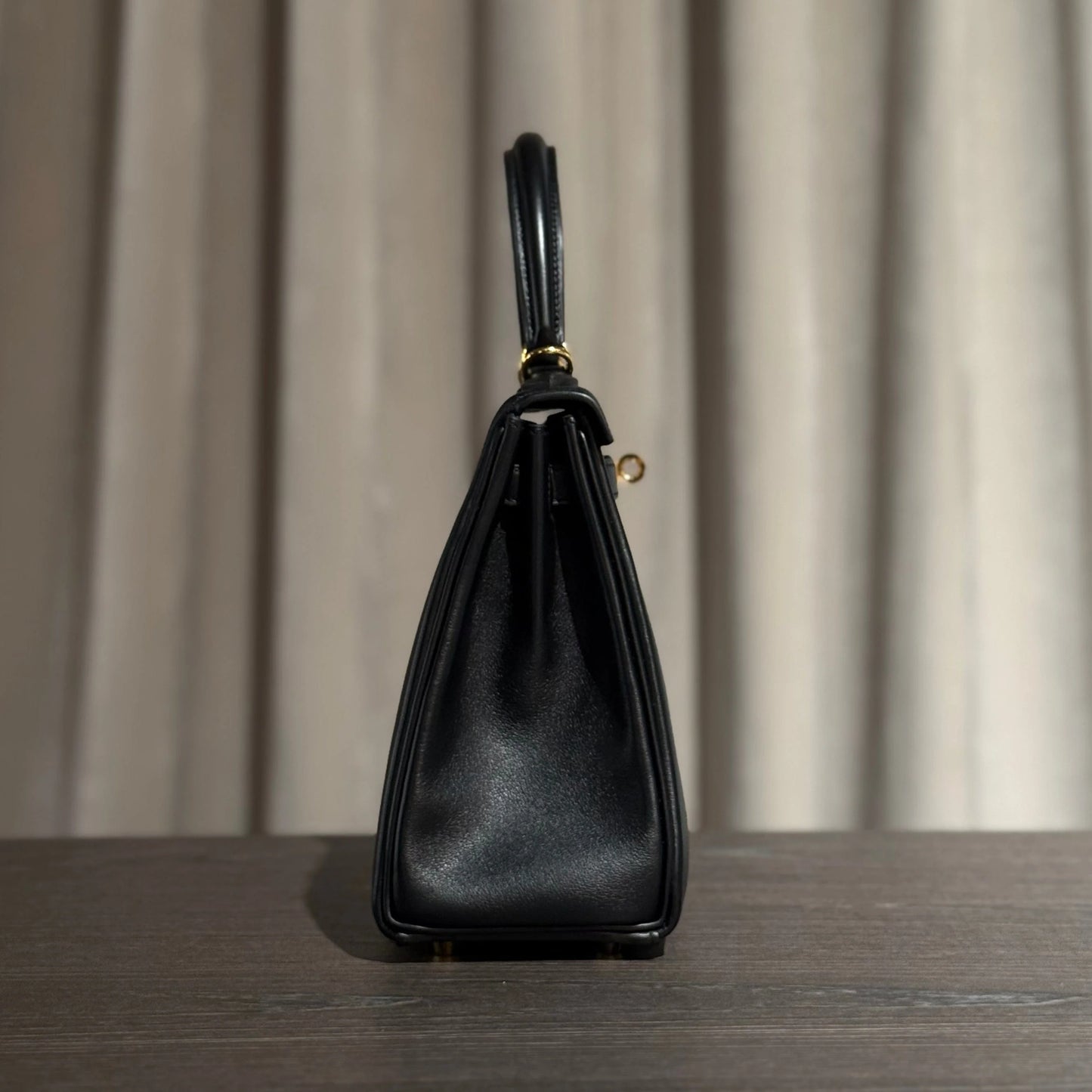Hermès Noir Kelly Retourne 25 Swift Gold Hardware
