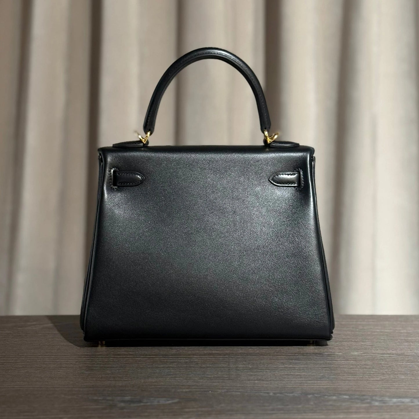 Hermès Noir Kelly Retourne 25 Swift Gold Hardware