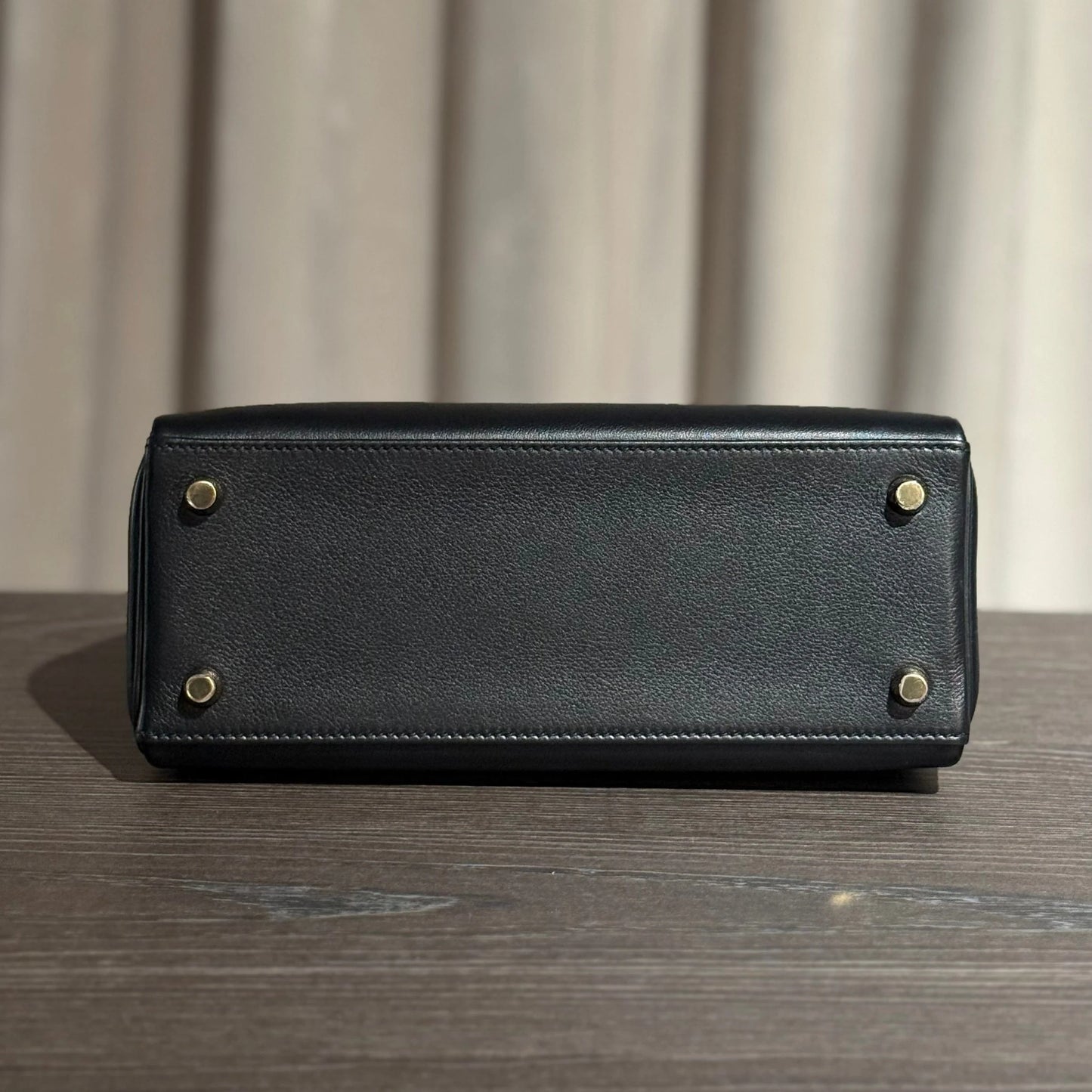 Hermès Noir Kelly Retourne 25 Swift Gold Hardware